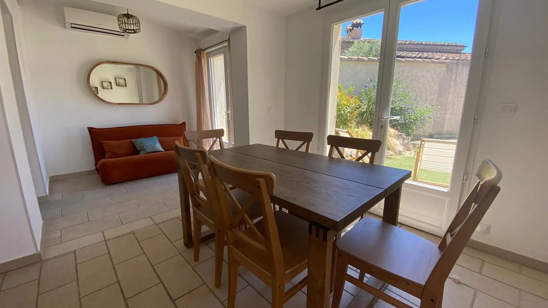 Holiday home La Maison En Couleurs A 10 Min D'Avignon,3 Etoiles Vedene
