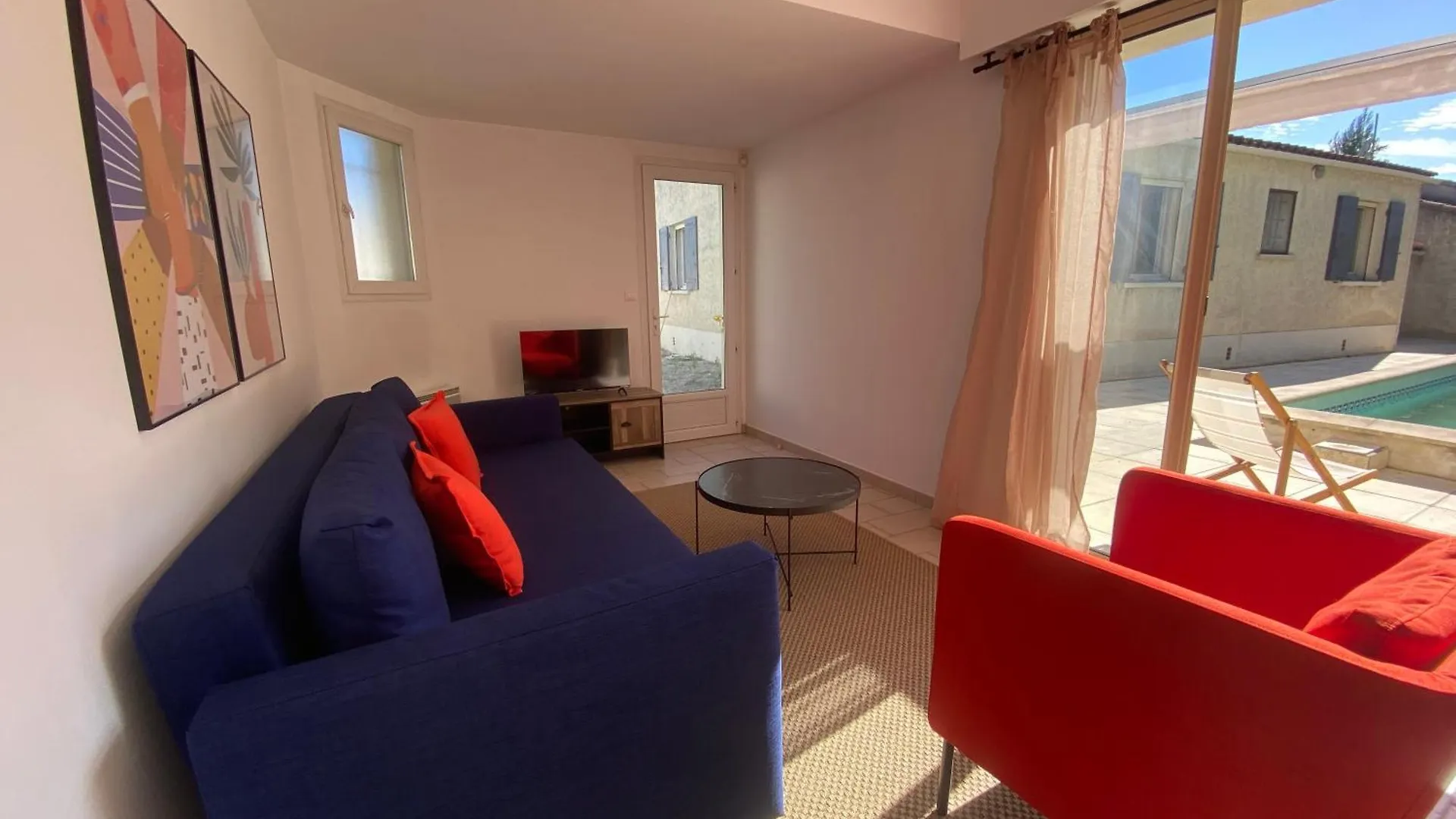 La Maison En Couleurs A 10 Min D'Avignon,3 Etoiles Веден Дом отдыха