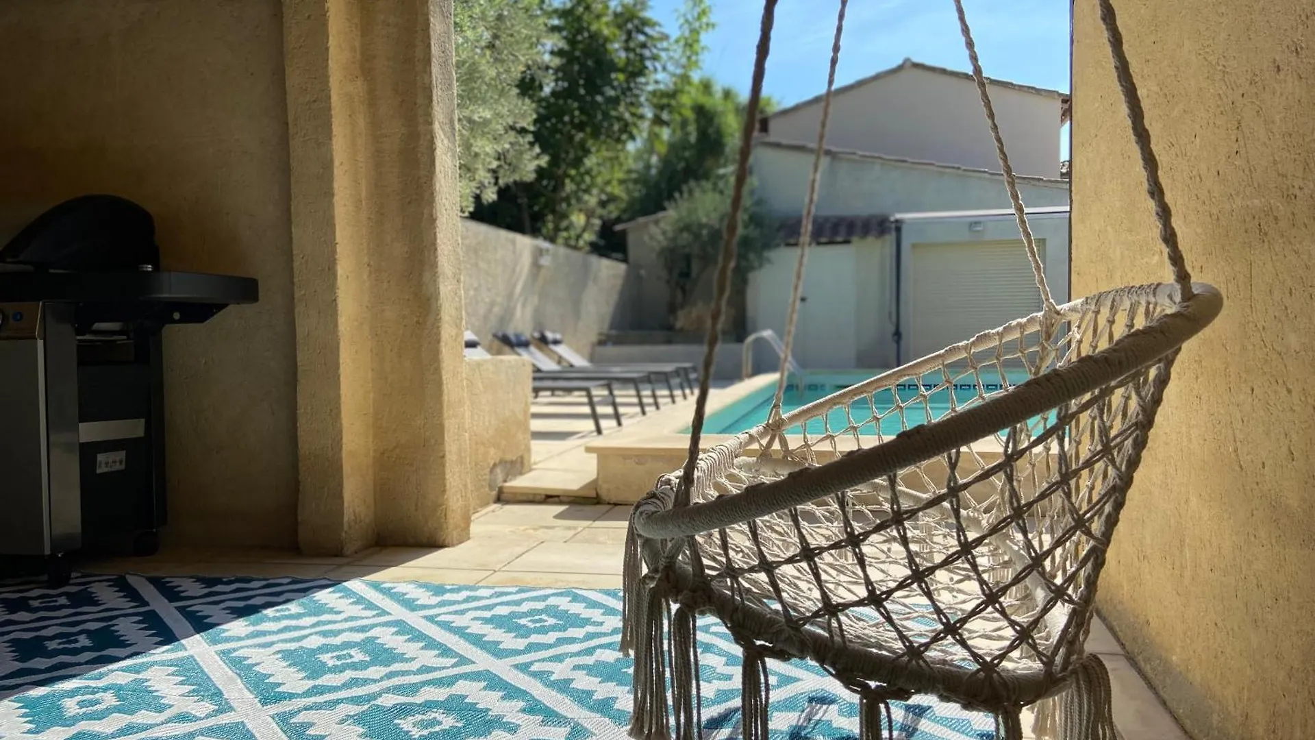Дом отдыха La Maison En Couleurs A 10 Min D'Avignon,3 Etoiles Веден